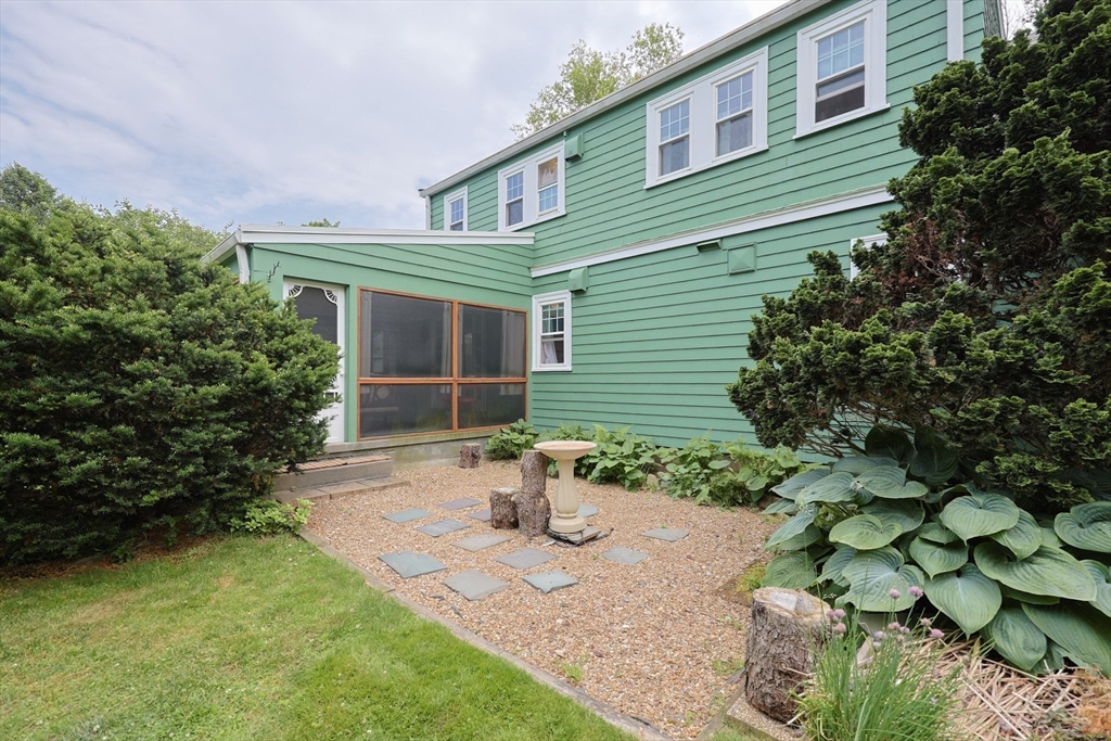 Attleboro, Massachusetts 02703, United States, 4 Bedrooms Bedrooms, ,2 BathroomsBathrooms,Residential,Active,152795