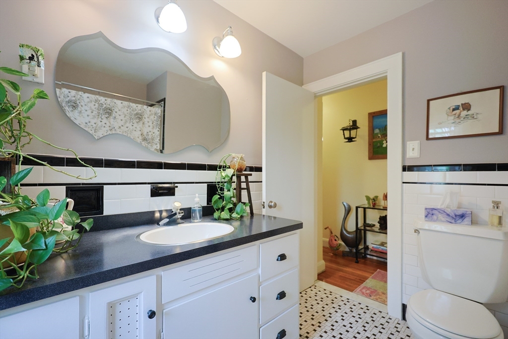 Attleboro, Massachusetts 02703, United States, 4 Bedrooms Bedrooms, ,2 BathroomsBathrooms,Residential,Active,152795