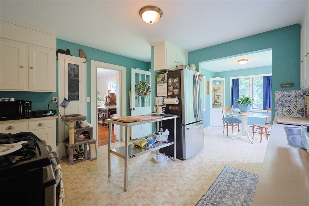 Attleboro, Massachusetts 02703, United States, 4 Bedrooms Bedrooms, ,2 BathroomsBathrooms,Residential,Active,152795