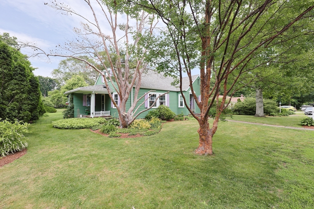 Attleboro, Massachusetts 02703, United States, 4 Bedrooms Bedrooms, ,2 BathroomsBathrooms,Residential,Active,152795