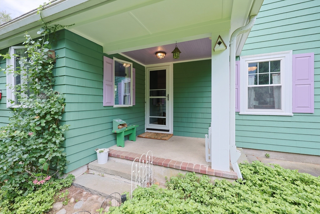 8 Hazelwood Ave
