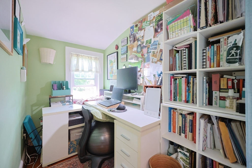 Attleboro, Massachusetts 02703, United States, 4 Bedrooms Bedrooms, ,2 BathroomsBathrooms,Residential,Active,152795