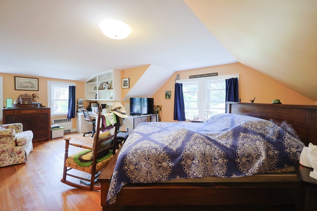 Attleboro, Massachusetts 02703, United States, 4 Bedrooms Bedrooms, ,2 BathroomsBathrooms,Residential,Active,152795