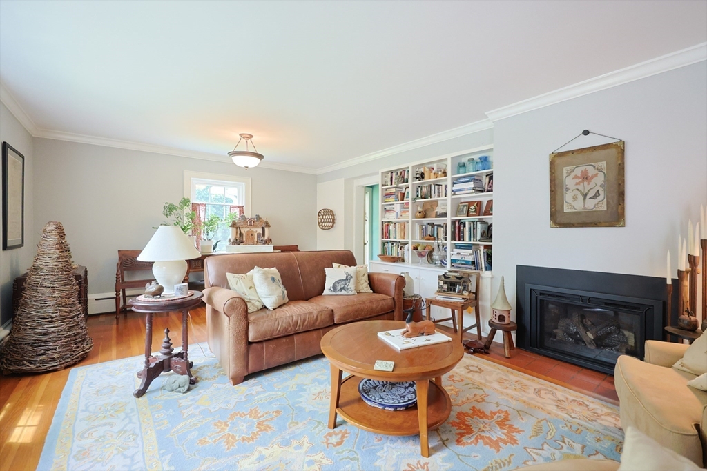 Attleboro, Massachusetts 02703, United States, 4 Bedrooms Bedrooms, ,2 BathroomsBathrooms,Residential,Active,152795