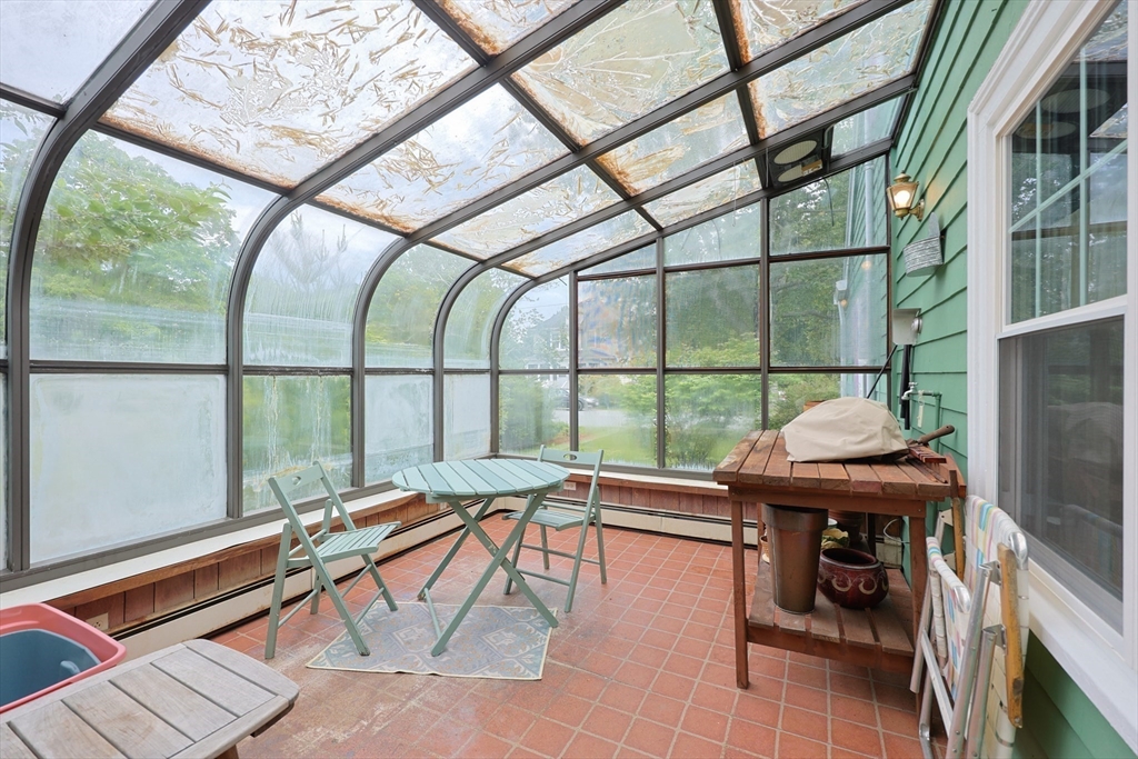 Attleboro, Massachusetts 02703, United States, 4 Bedrooms Bedrooms, ,2 BathroomsBathrooms,Residential,Active,152795