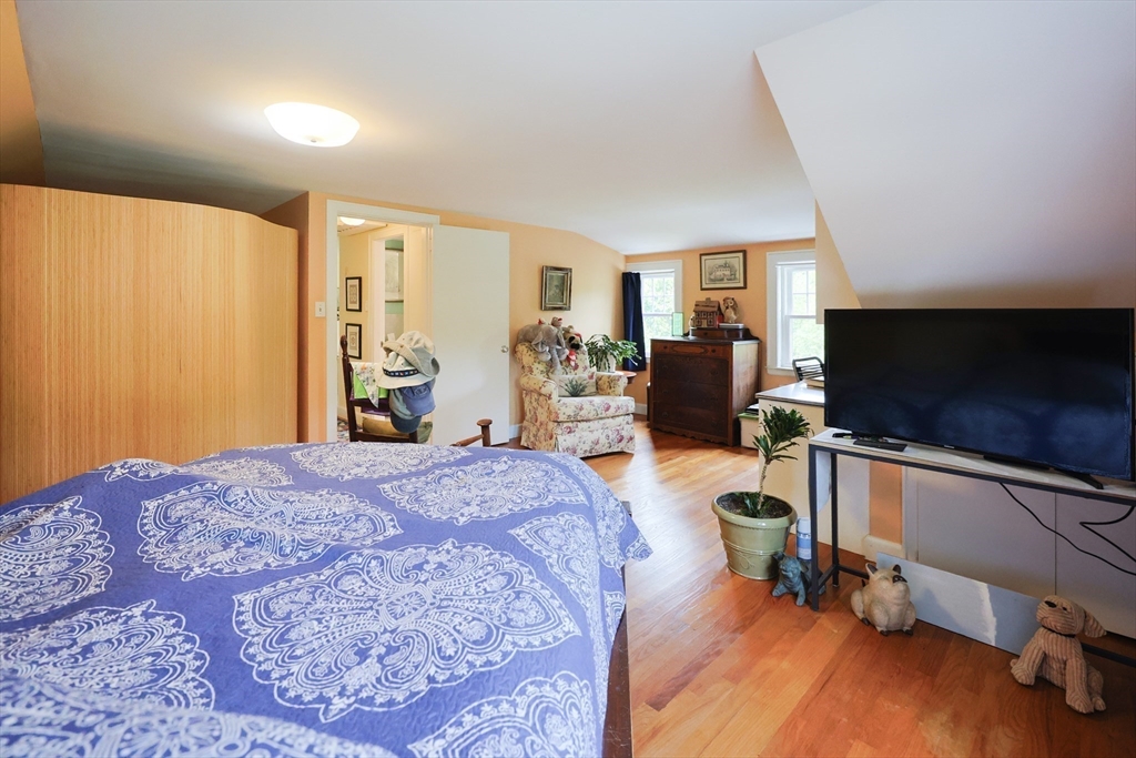 Attleboro, Massachusetts 02703, United States, 4 Bedrooms Bedrooms, ,2 BathroomsBathrooms,Residential,Active,152795