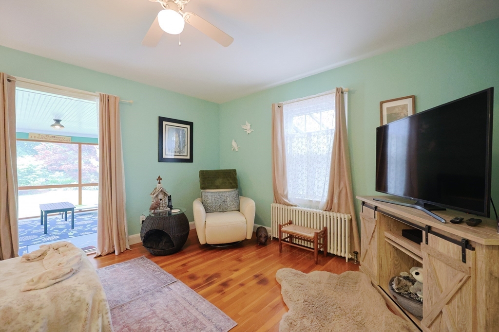 Attleboro, Massachusetts 02703, United States, 4 Bedrooms Bedrooms, ,2 BathroomsBathrooms,Residential,Active,152795