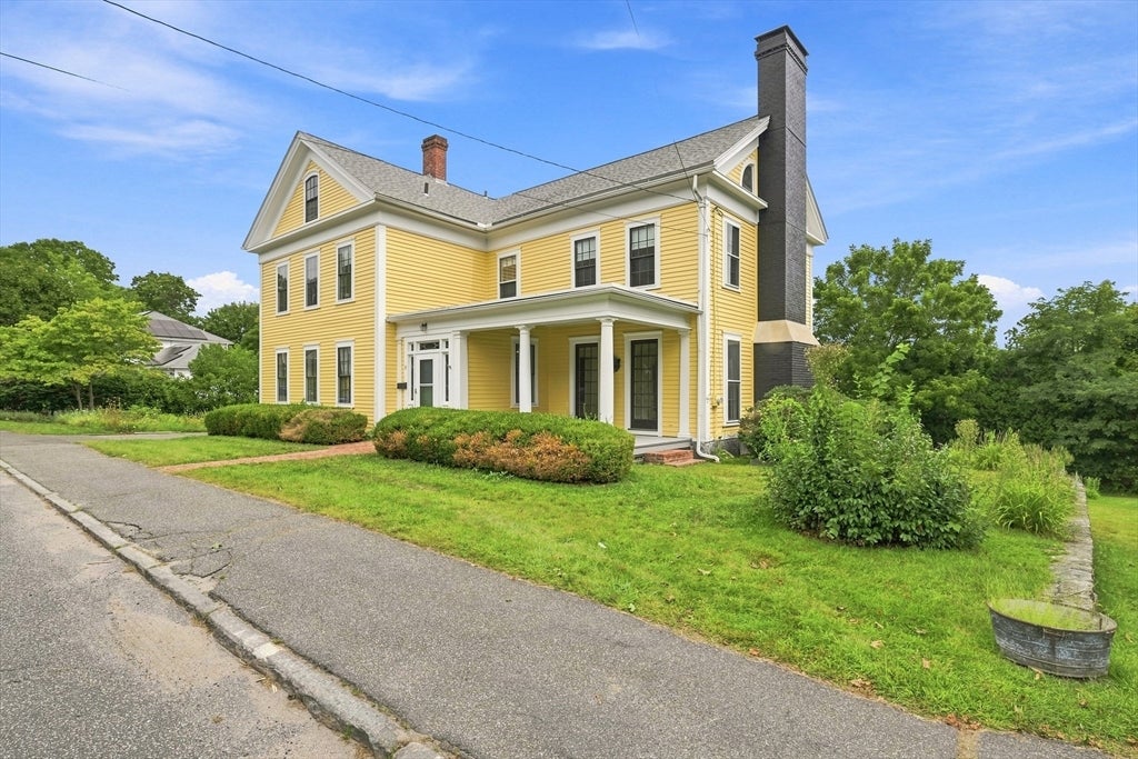 Photo of 11 High St, Monson, MA