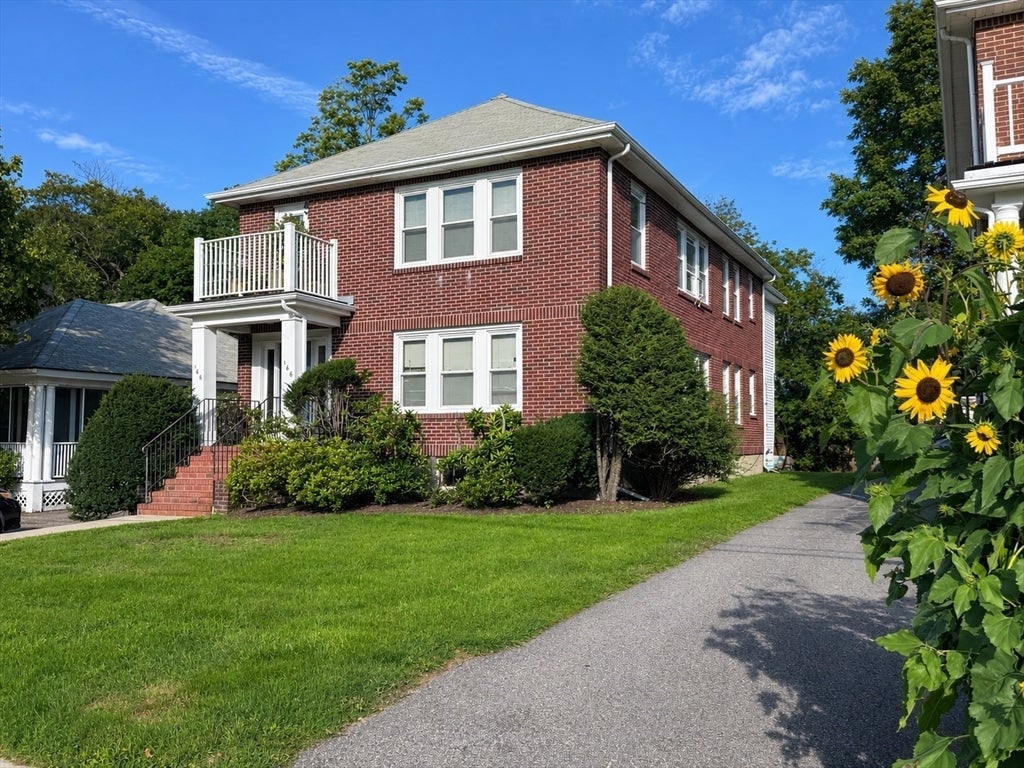 Photo of 166-168 East Side Pkwy, Newton, MA