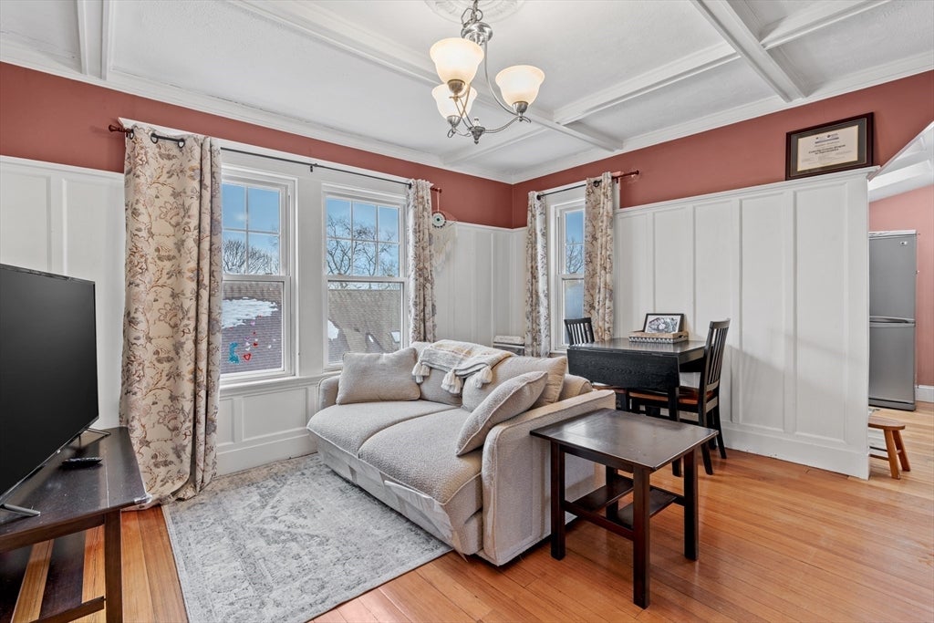 2-4 Chisholm Ln 3