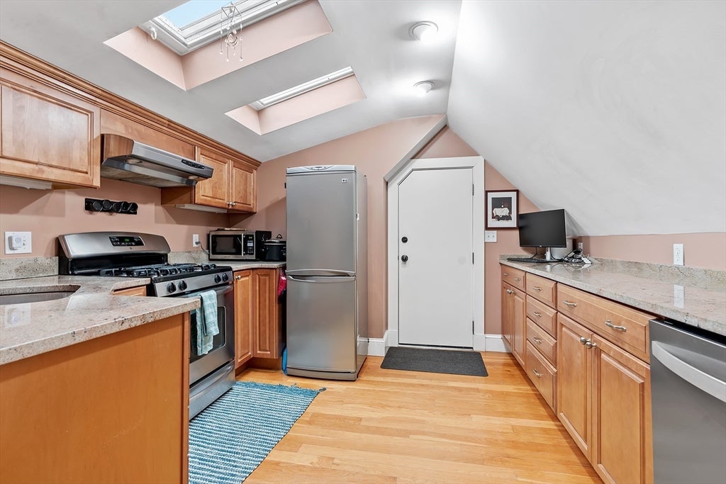 2-4 Chisholm Ln 3