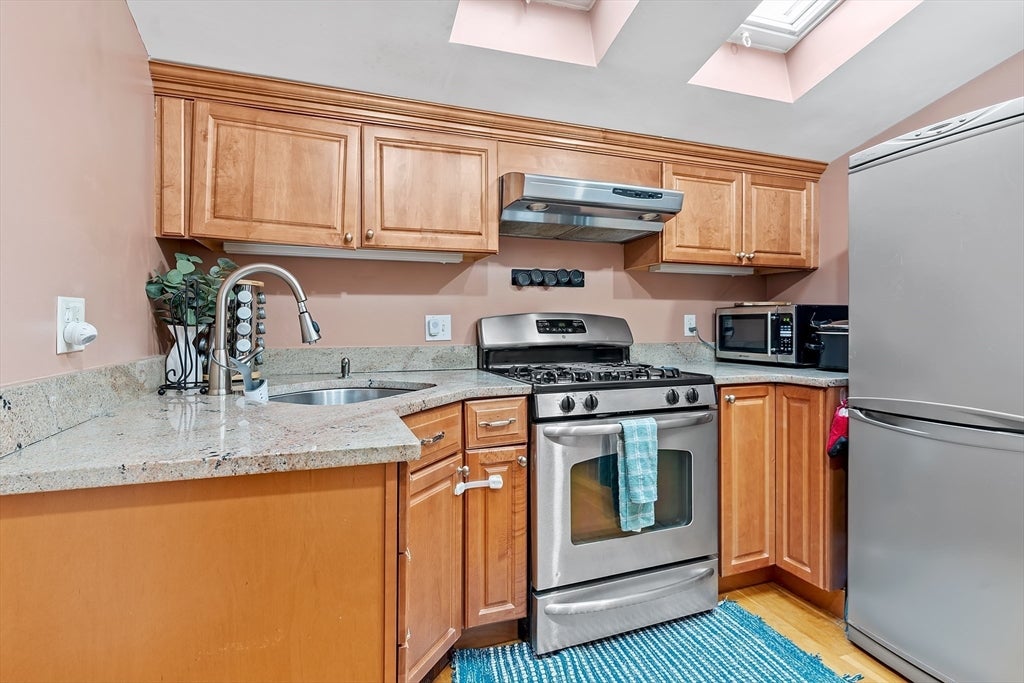 2-4 Chisholm Ln #3, Boston, MA, 2-4 Chisholm Ln #3, Boston, MA Photo #6