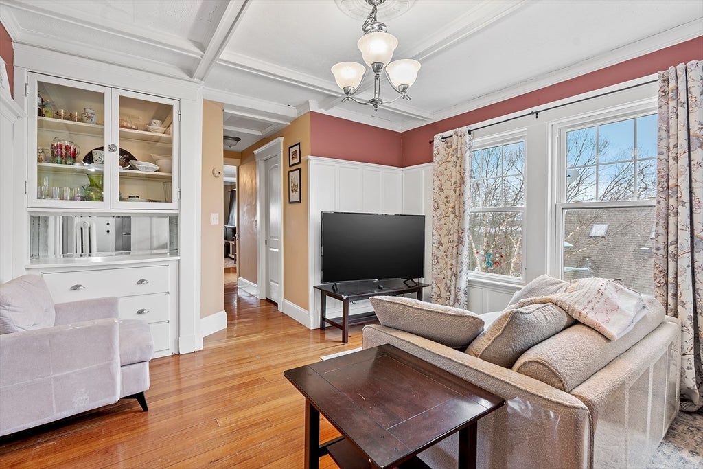 2-4 Chisholm Ln 3