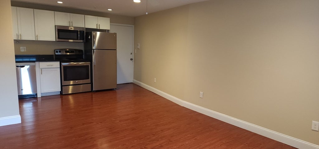 1 Old Colony Rd 109
