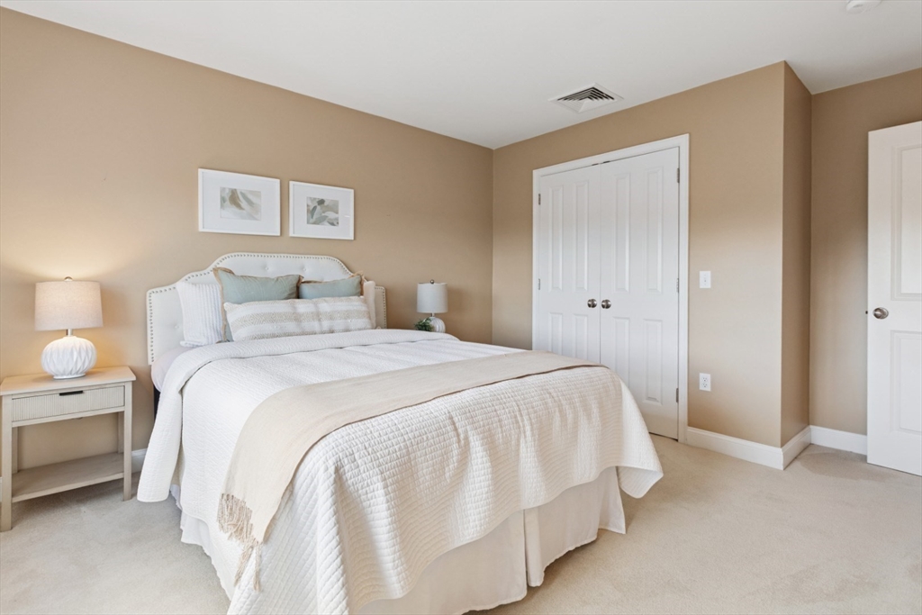 Lynnfield, Massachusetts 01940, United States, 3 Bedrooms Bedrooms, ,3 BathroomsBathrooms,Residential,Pending,187462