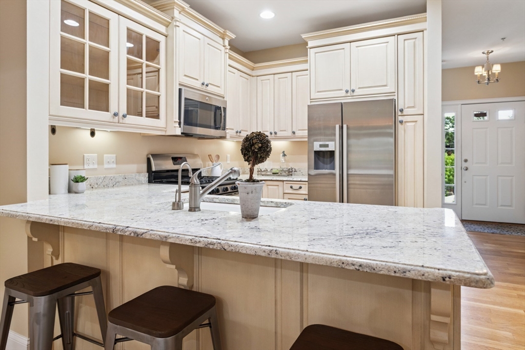 Lynnfield, Massachusetts 01940, United States, 3 Bedrooms Bedrooms, ,3 BathroomsBathrooms,Residential,Pending,187462