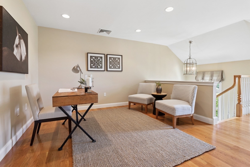 Lynnfield, Massachusetts 01940, United States, 3 Bedrooms Bedrooms, ,3 BathroomsBathrooms,Residential,Pending,187462