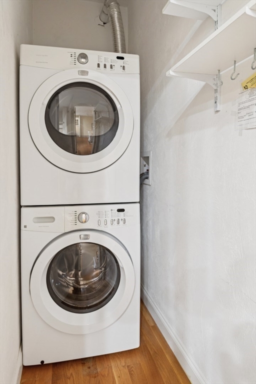 Lynnfield, Massachusetts 01940, United States, 3 Bedrooms Bedrooms, ,3 BathroomsBathrooms,Residential,Pending,187462