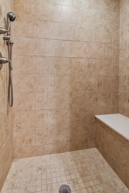 Lynnfield, Massachusetts 01940, United States, 3 Bedrooms Bedrooms, ,3 BathroomsBathrooms,Residential,Pending,187462