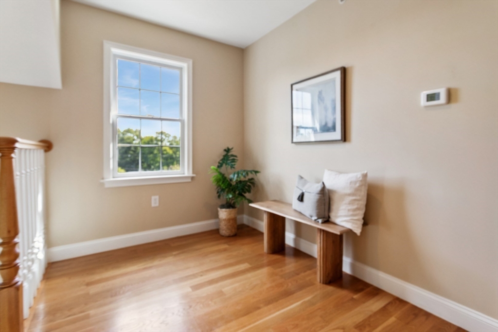 Lynnfield, Massachusetts 01940, United States, 3 Bedrooms Bedrooms, ,3 BathroomsBathrooms,Residential,Pending,187462