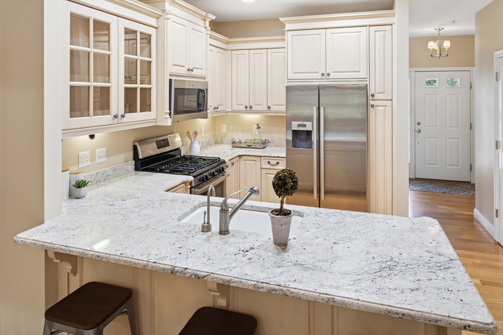 Lynnfield, Massachusetts 01940, United States, 3 Bedrooms Bedrooms, ,3 BathroomsBathrooms,Residential,Pending,187462