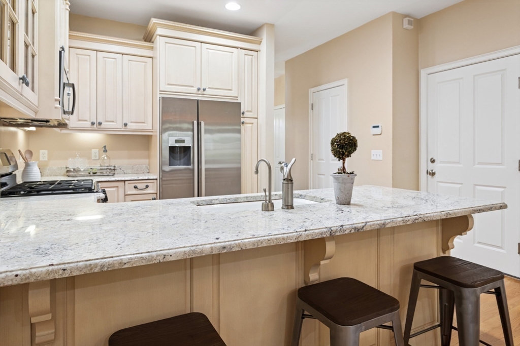 Lynnfield, Massachusetts 01940, United States, 3 Bedrooms Bedrooms, ,3 BathroomsBathrooms,Residential,Pending,187462