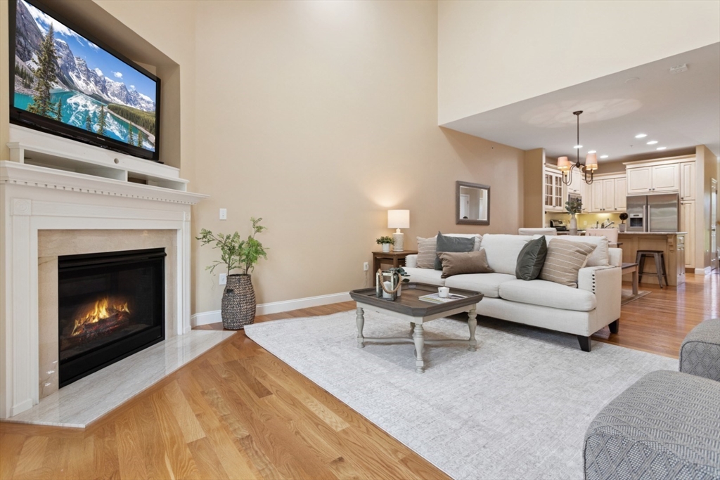 Lynnfield, Massachusetts 01940, United States, 3 Bedrooms Bedrooms, ,3 BathroomsBathrooms,Residential,Pending,187462