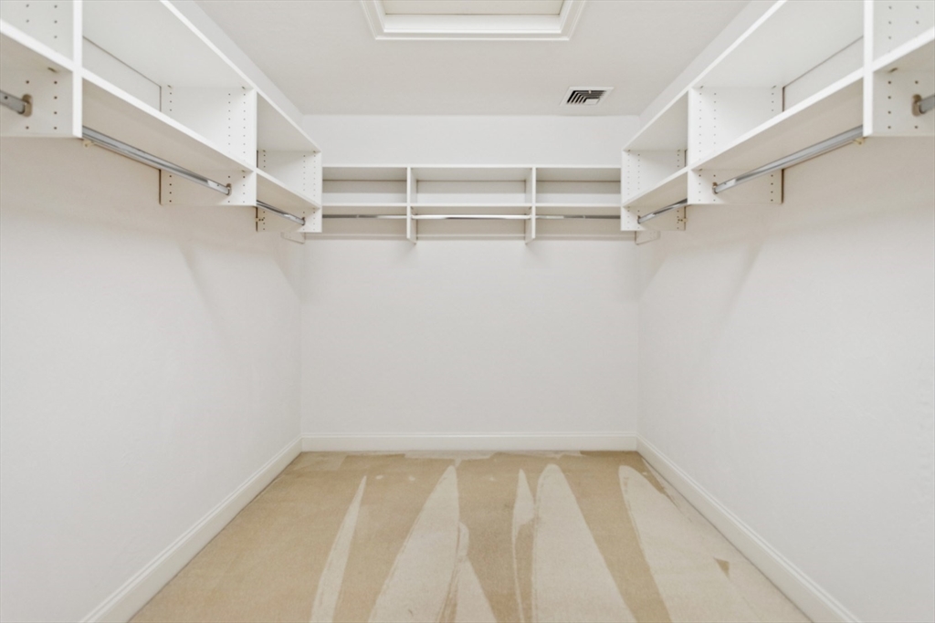 Lynnfield, Massachusetts 01940, United States, 3 Bedrooms Bedrooms, ,3 BathroomsBathrooms,Residential,Pending,187462