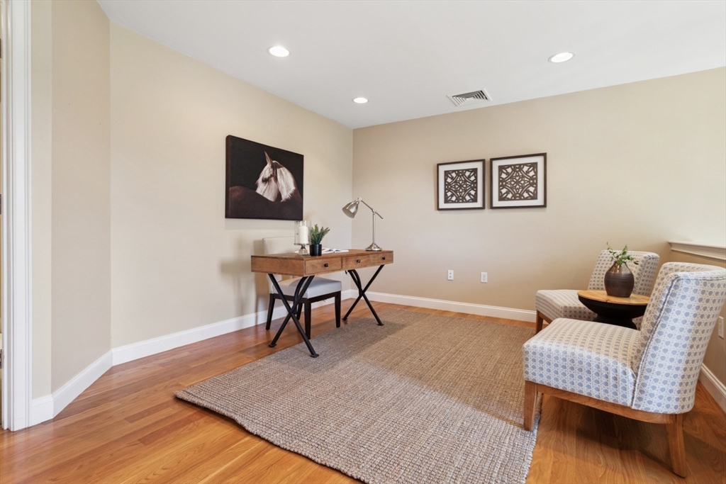 Lynnfield, Massachusetts 01940, United States, 3 Bedrooms Bedrooms, ,3 BathroomsBathrooms,Residential,Pending,187462