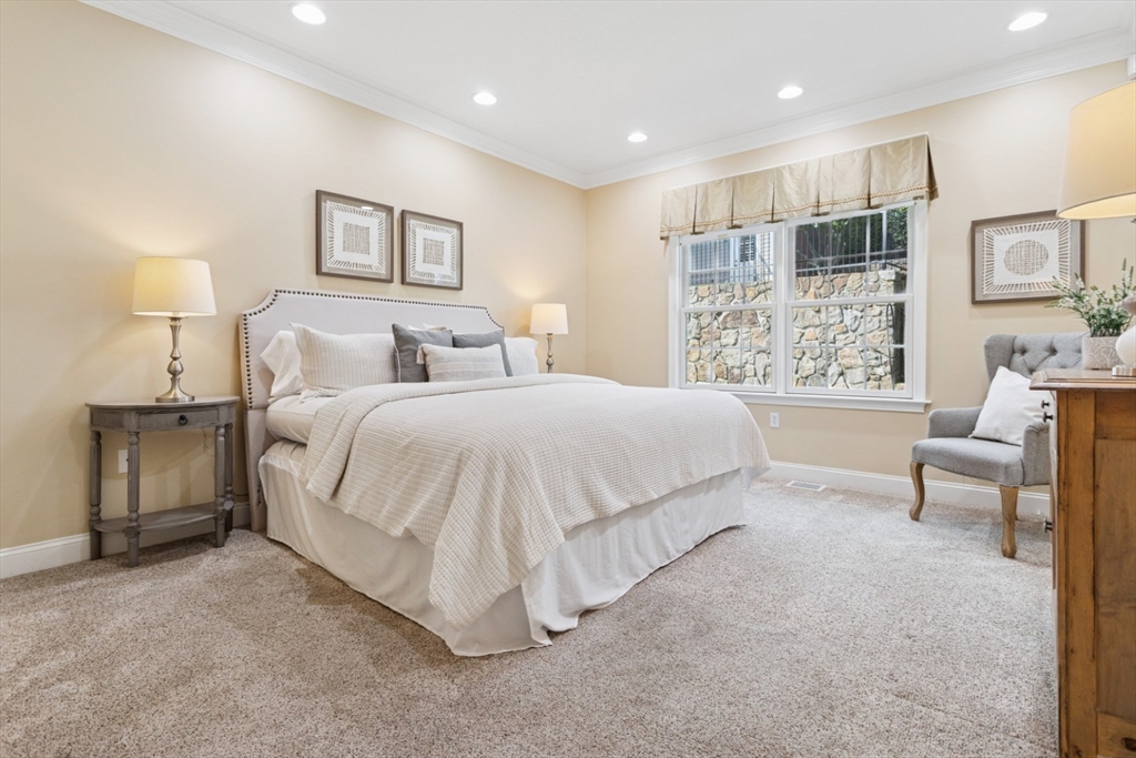 Lynnfield, Massachusetts 01940, United States, 3 Bedrooms Bedrooms, ,3 BathroomsBathrooms,Residential,Pending,187462