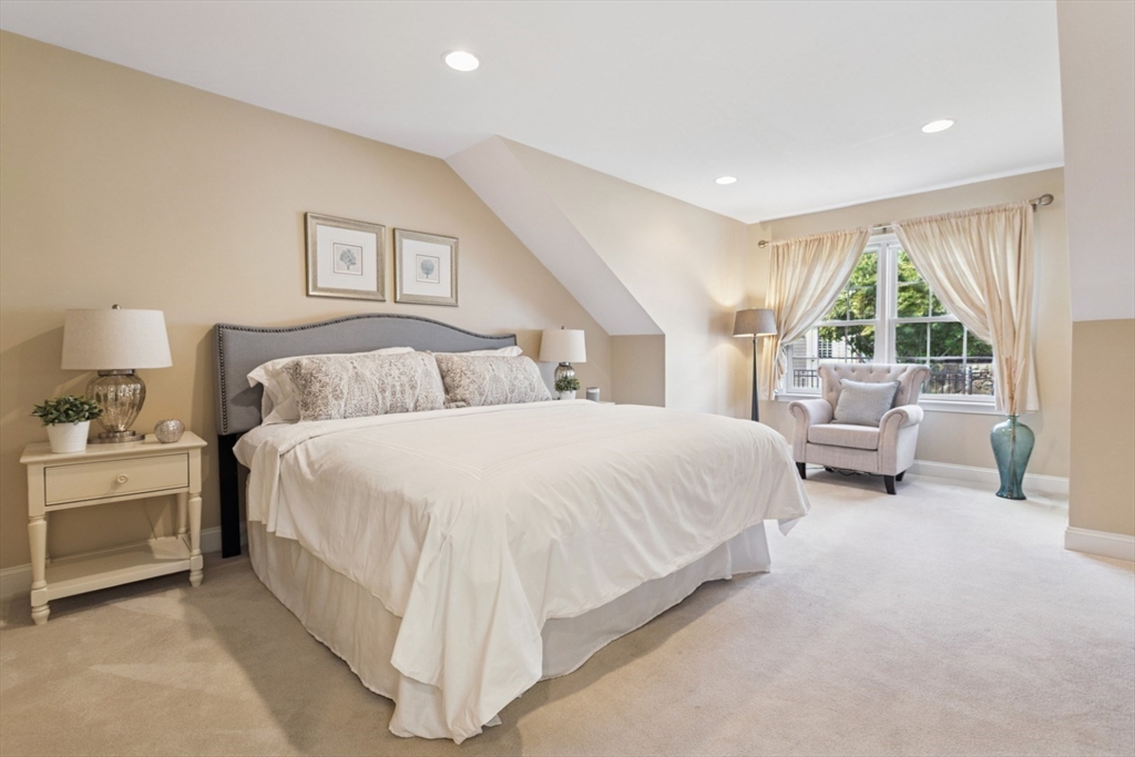 Lynnfield, Massachusetts 01940, United States, 3 Bedrooms Bedrooms, ,3 BathroomsBathrooms,Residential,Pending,187462