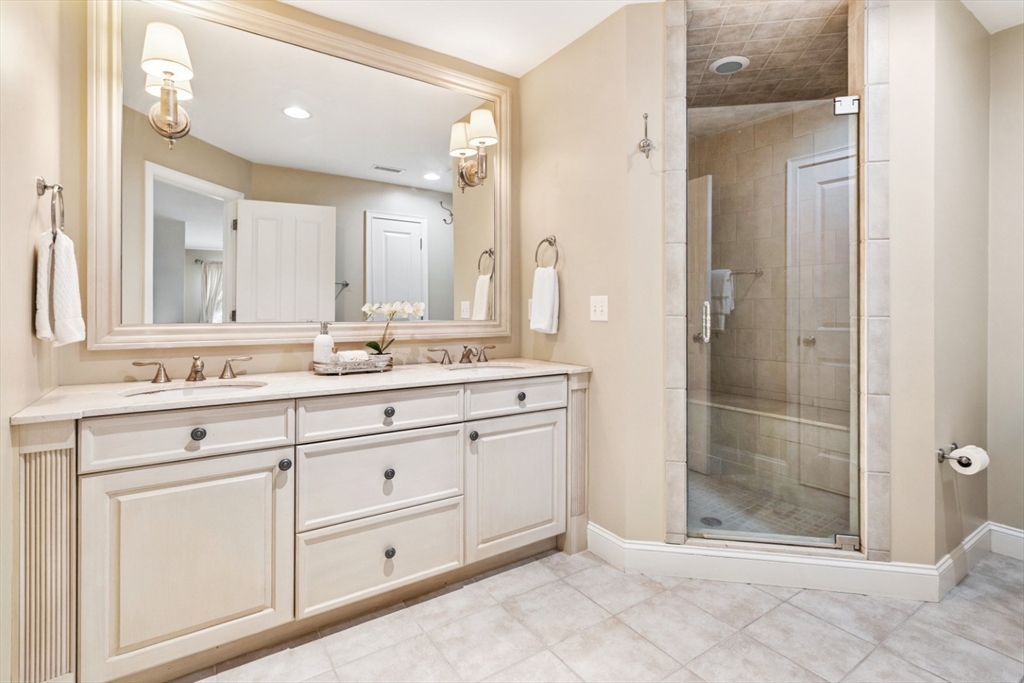 Lynnfield, Massachusetts 01940, United States, 3 Bedrooms Bedrooms, ,3 BathroomsBathrooms,Residential,Pending,187462