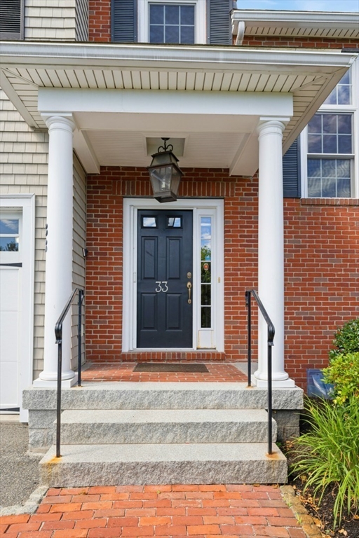 Lynnfield, Massachusetts 01940, United States, 3 Bedrooms Bedrooms, ,3 BathroomsBathrooms,Residential,Pending,187462