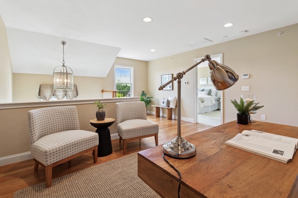 Lynnfield, Massachusetts 01940, United States, 3 Bedrooms Bedrooms, ,3 BathroomsBathrooms,Residential,Pending,187462