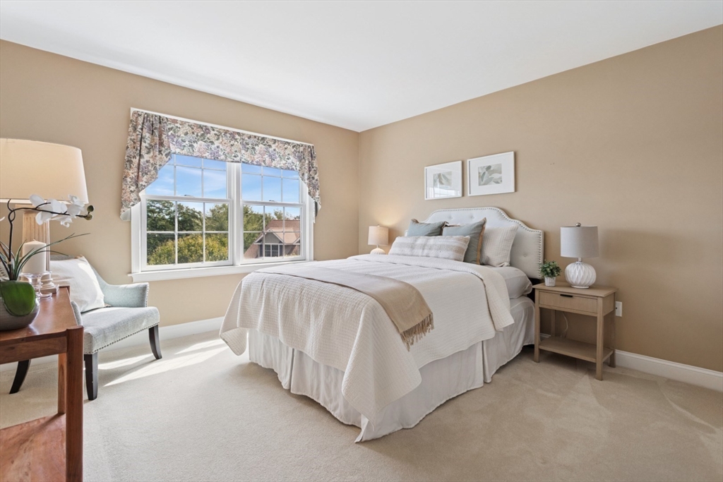 Lynnfield, Massachusetts 01940, United States, 3 Bedrooms Bedrooms, ,3 BathroomsBathrooms,Residential,Pending,187462