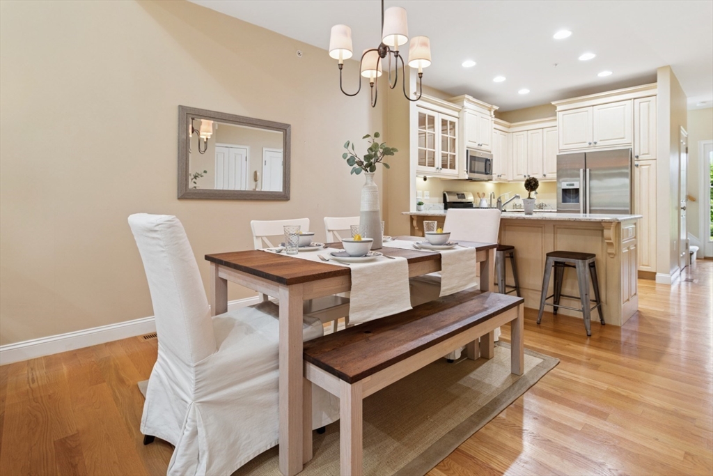 Lynnfield, Massachusetts 01940, United States, 3 Bedrooms Bedrooms, ,3 BathroomsBathrooms,Residential,Pending,187462