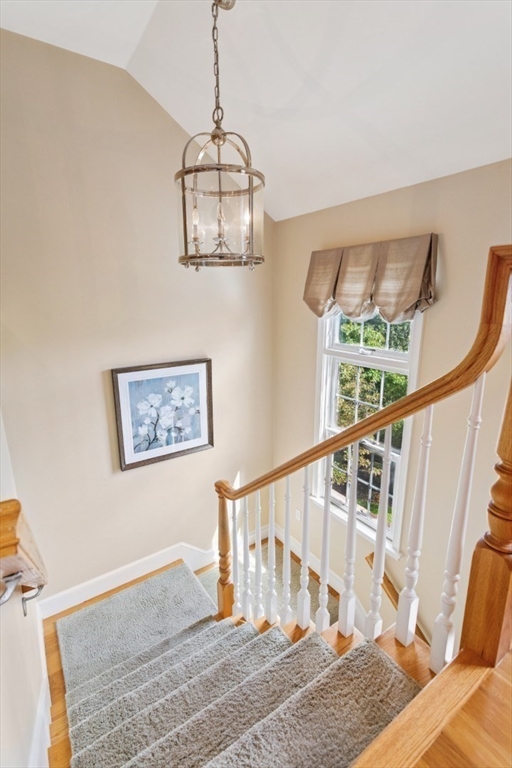 Lynnfield, Massachusetts 01940, United States, 3 Bedrooms Bedrooms, ,3 BathroomsBathrooms,Residential,Pending,187462