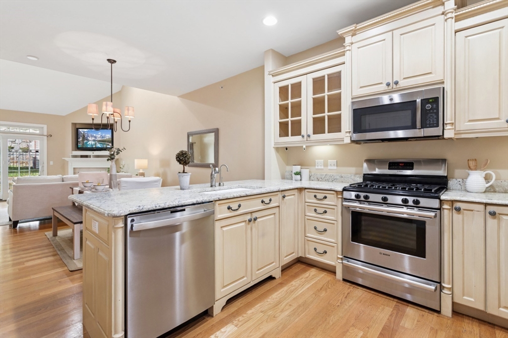 Lynnfield, Massachusetts 01940, United States, 3 Bedrooms Bedrooms, ,3 BathroomsBathrooms,Residential,Pending,187462