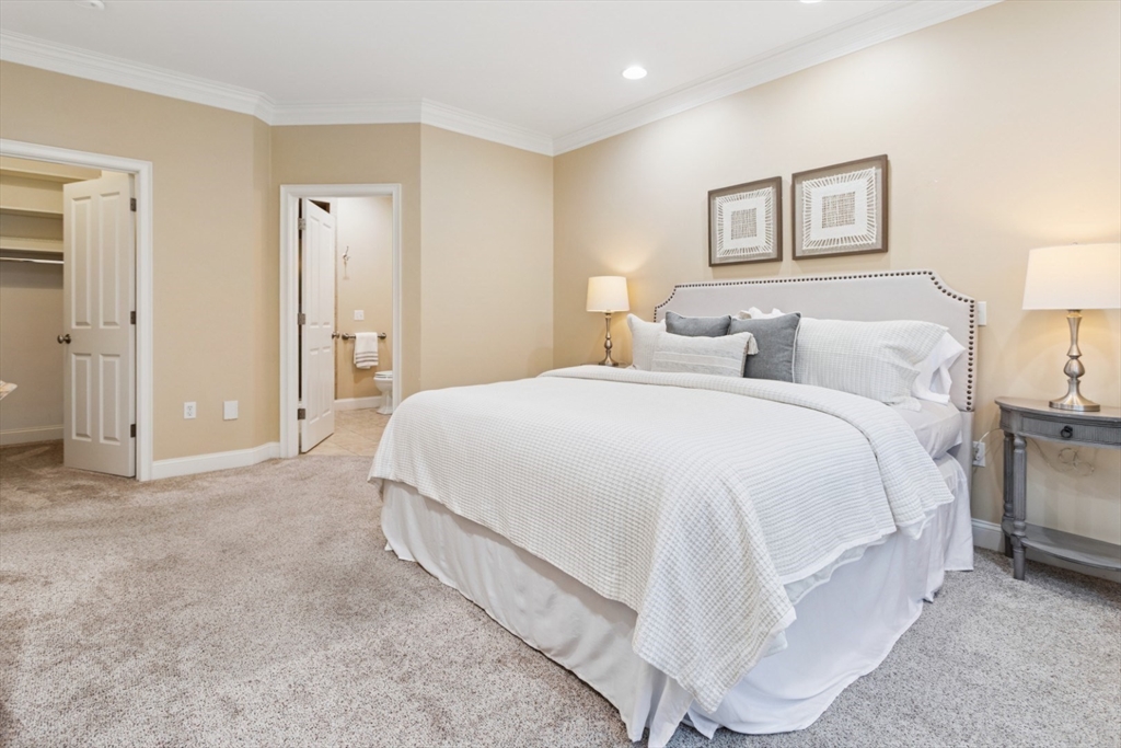 Lynnfield, Massachusetts 01940, United States, 3 Bedrooms Bedrooms, ,3 BathroomsBathrooms,Residential,Pending,187462