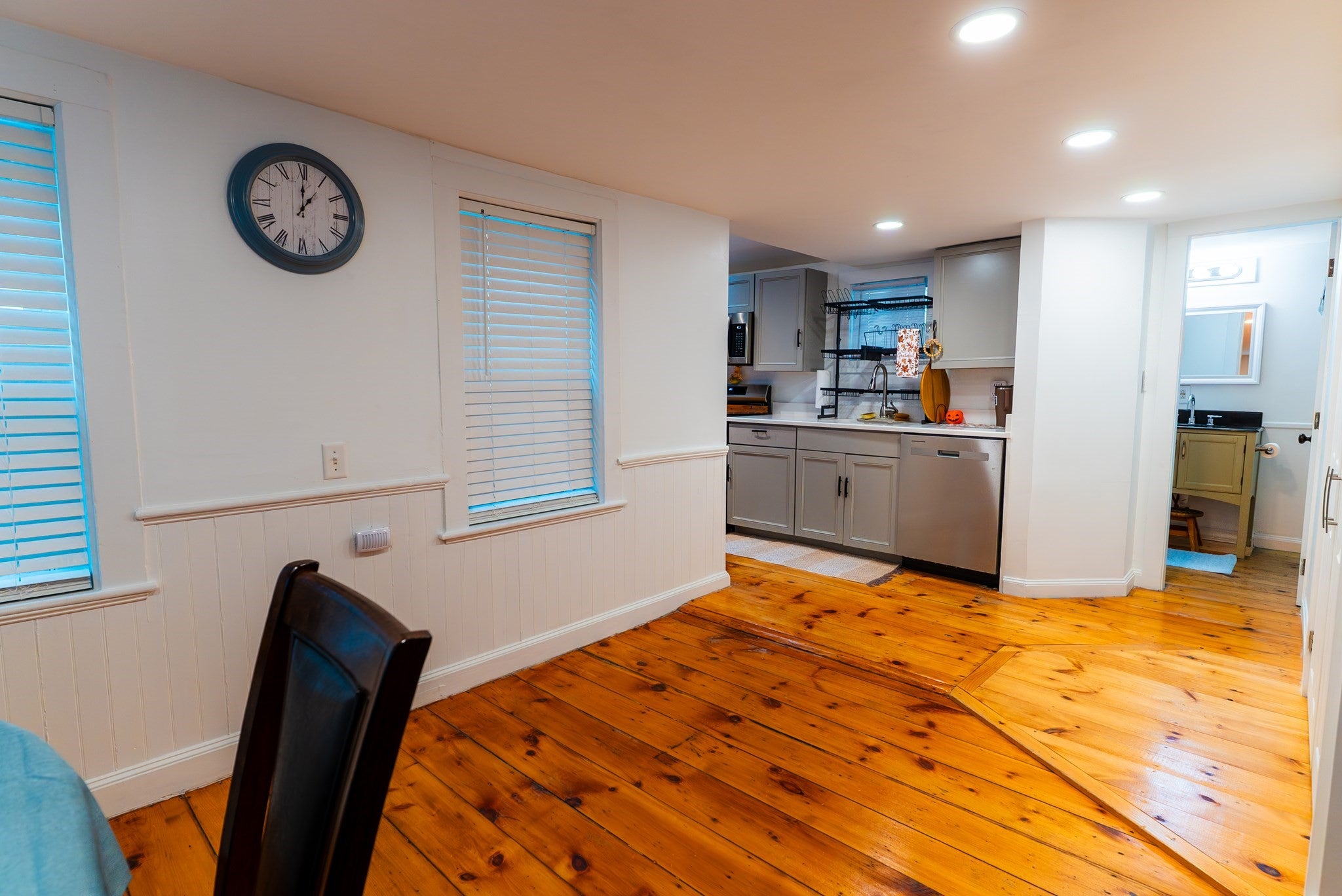 2 Washington St #2, Amesbury, MA Photo #8