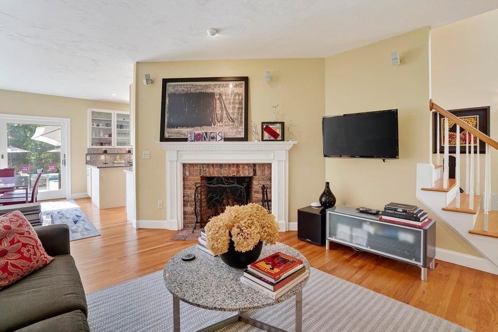 8 Woodhaven Dr, Edgartown, MA Photo #5