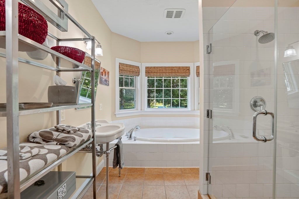 8 Woodhaven Dr, Edgartown, MA Photo #12