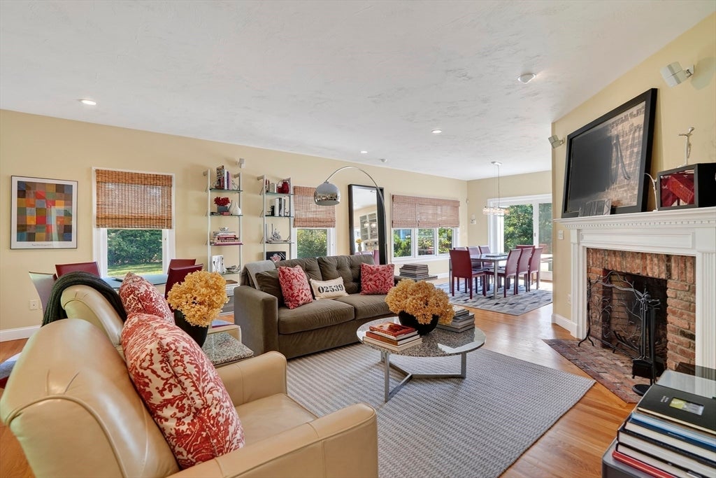8 Woodhaven Dr, Edgartown, MA Photo #4
