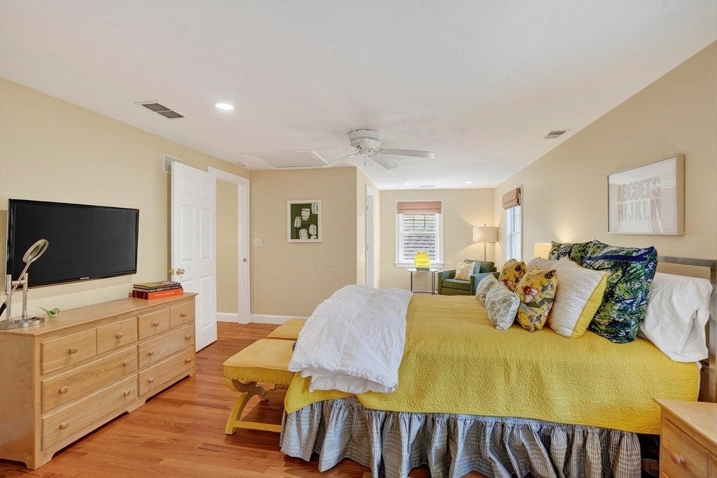 8 Woodhaven Dr, Edgartown, MA Photo #16