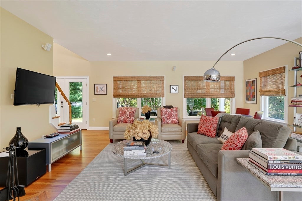 8 Woodhaven Dr, Edgartown, MA Photo #3