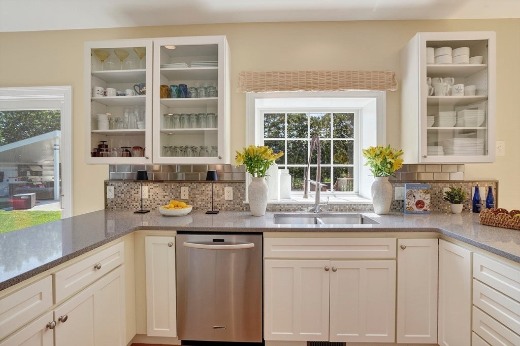 8 Woodhaven Dr, Edgartown, MA Photo #10