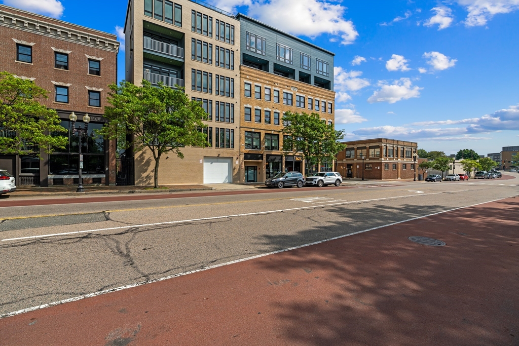 1950 Washington St 4G