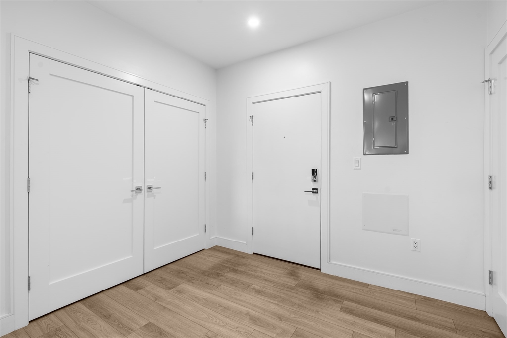 1950 Washington St 4G