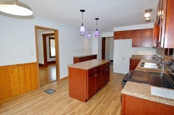 851 Lancaster St