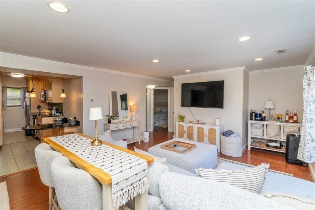 156 Newton St 4